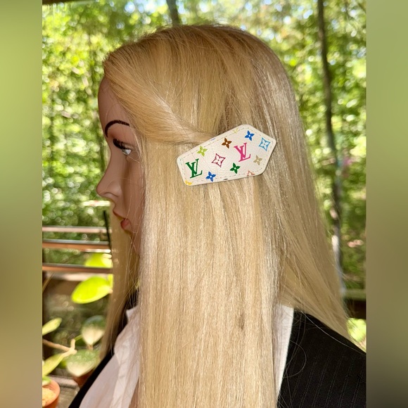 💗 White or Black Multicolor Murakami snap Hair clip One piece ‼️ - Picture 3 of 15